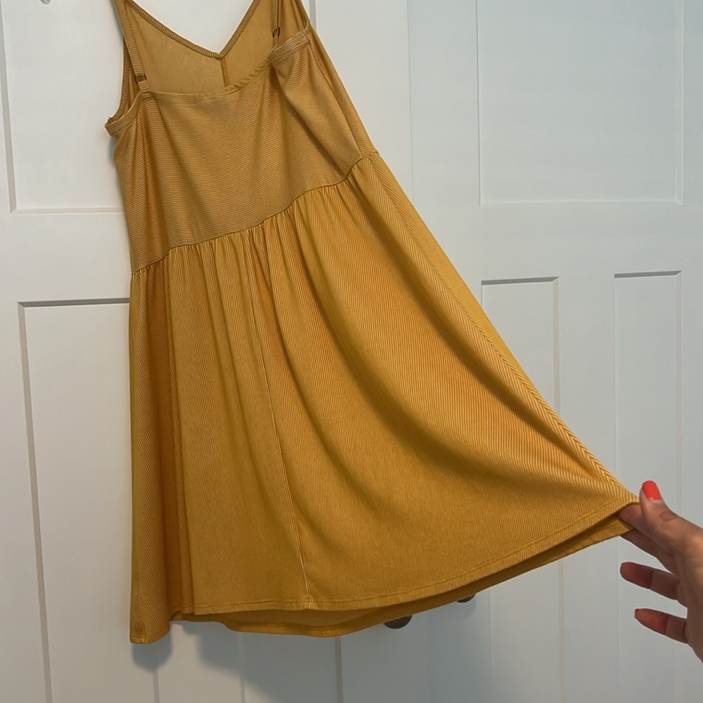 UNIVERSAL THREAD DRESS WITH ADJUSTABLE STRAPS.L. ptp18”. ptb29”. Pit to waist 9” - Picture 2 of 6